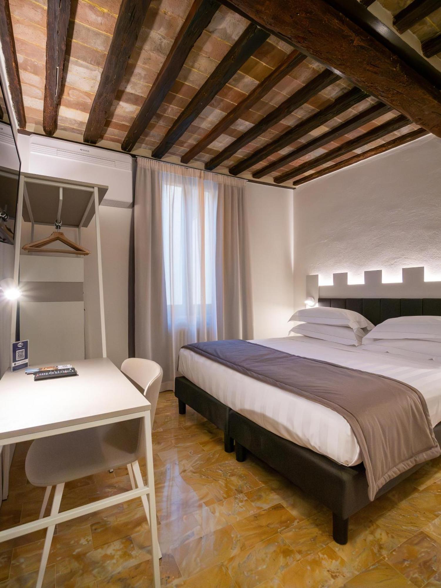 Torre Del Fuggisole Hotel Siena Exterior photo