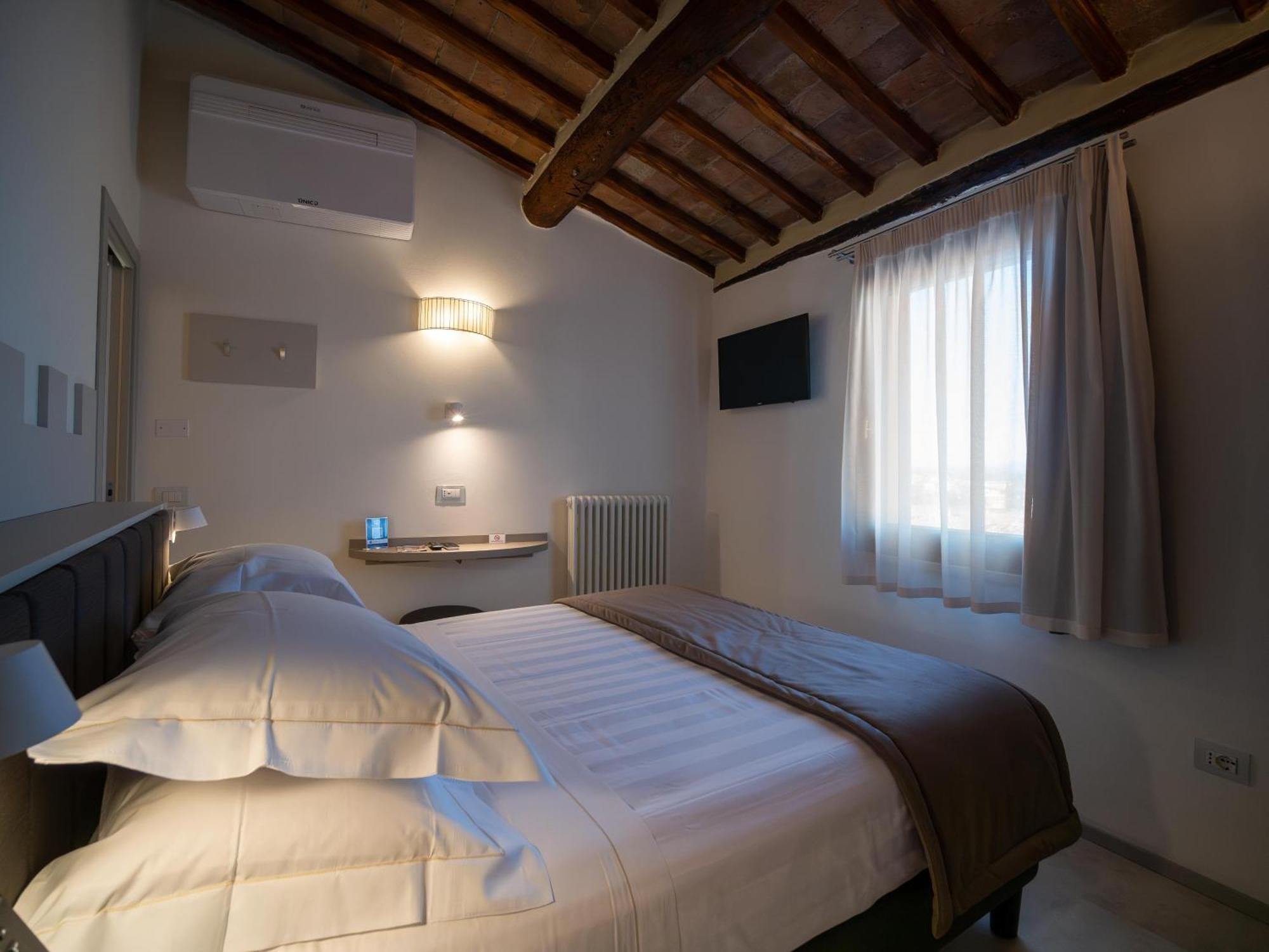Torre Del Fuggisole Hotel Siena Exterior photo