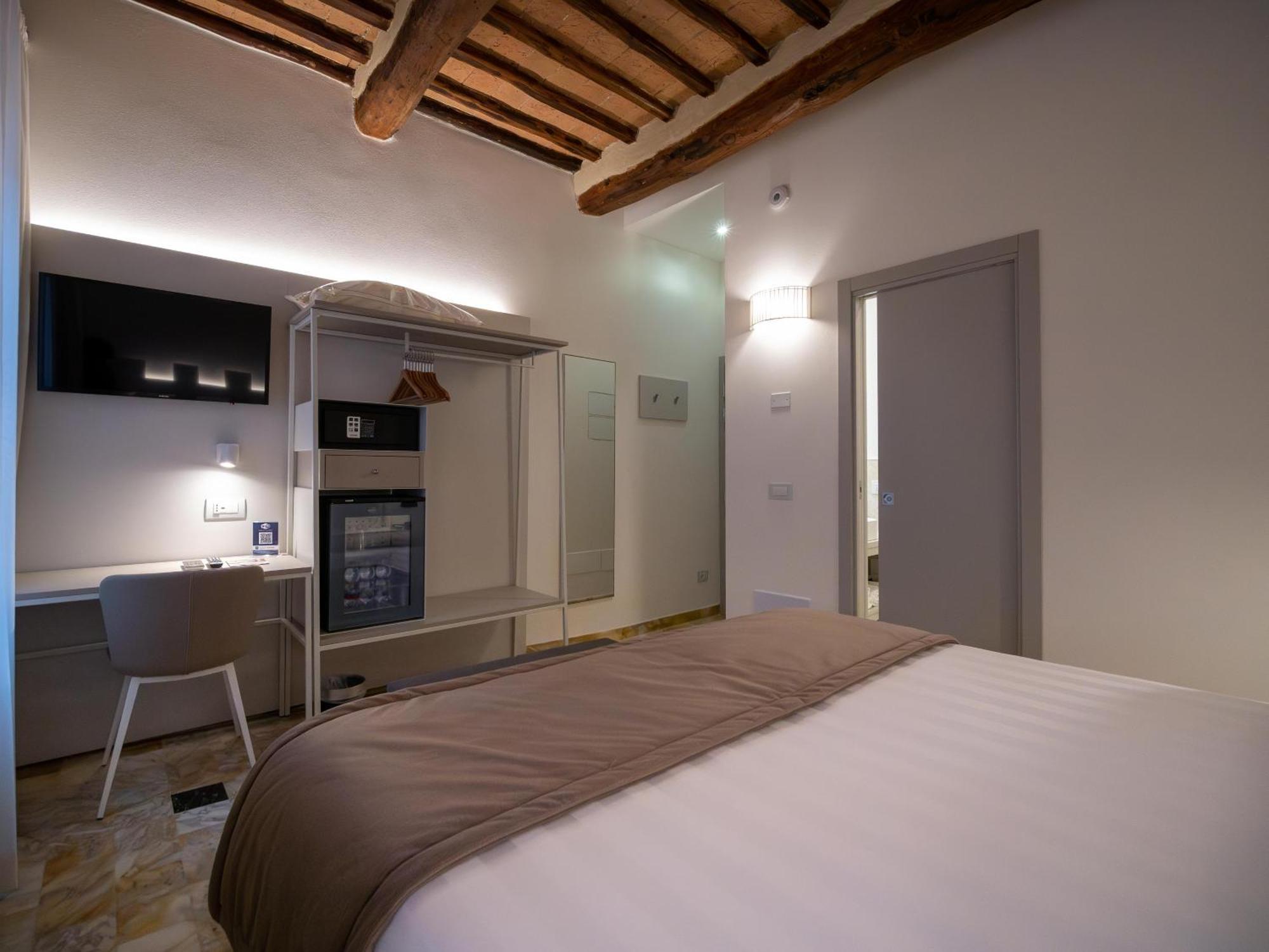 Torre Del Fuggisole Hotel Siena Exterior photo