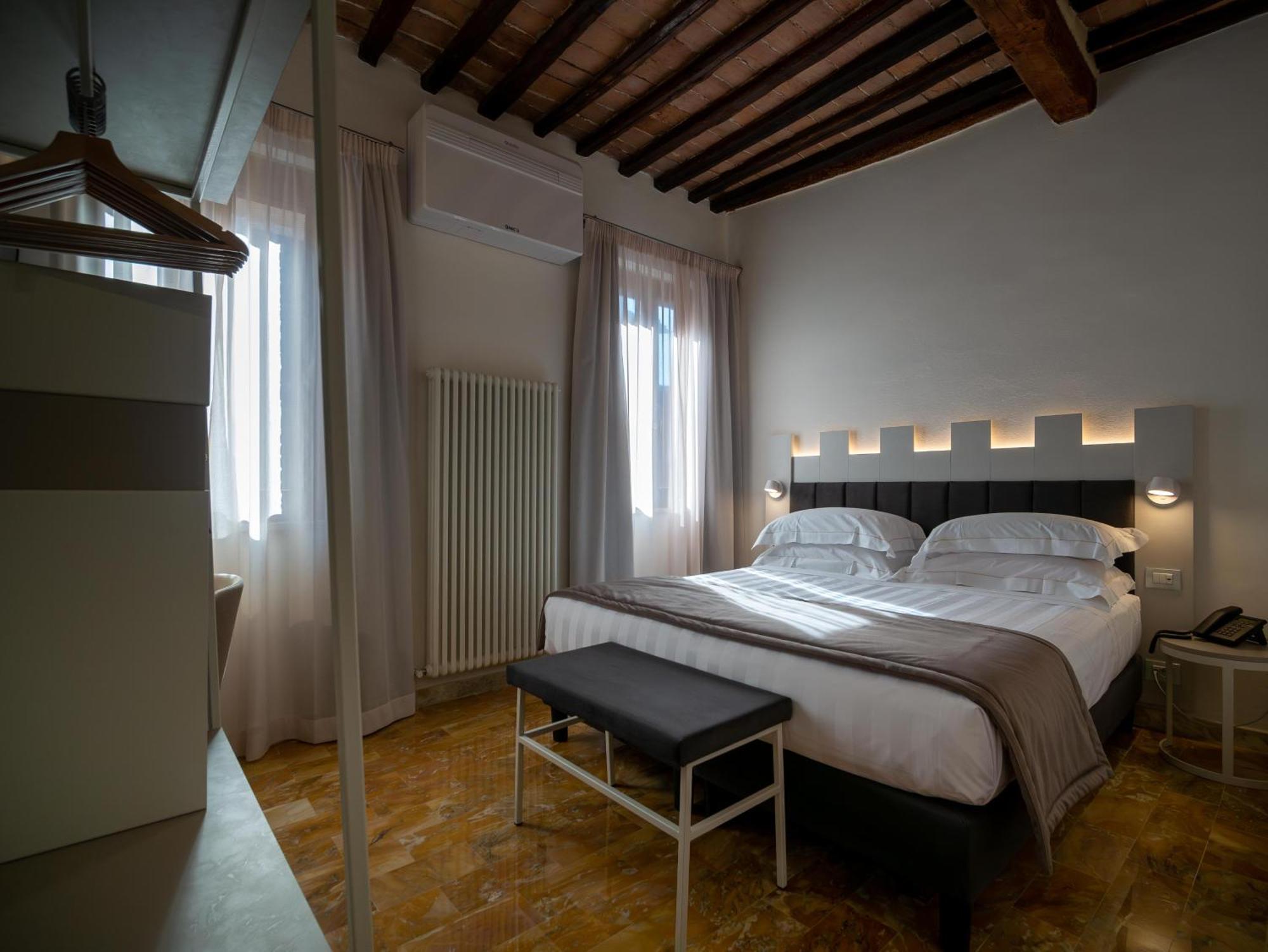 Torre Del Fuggisole Hotel Siena Exterior photo