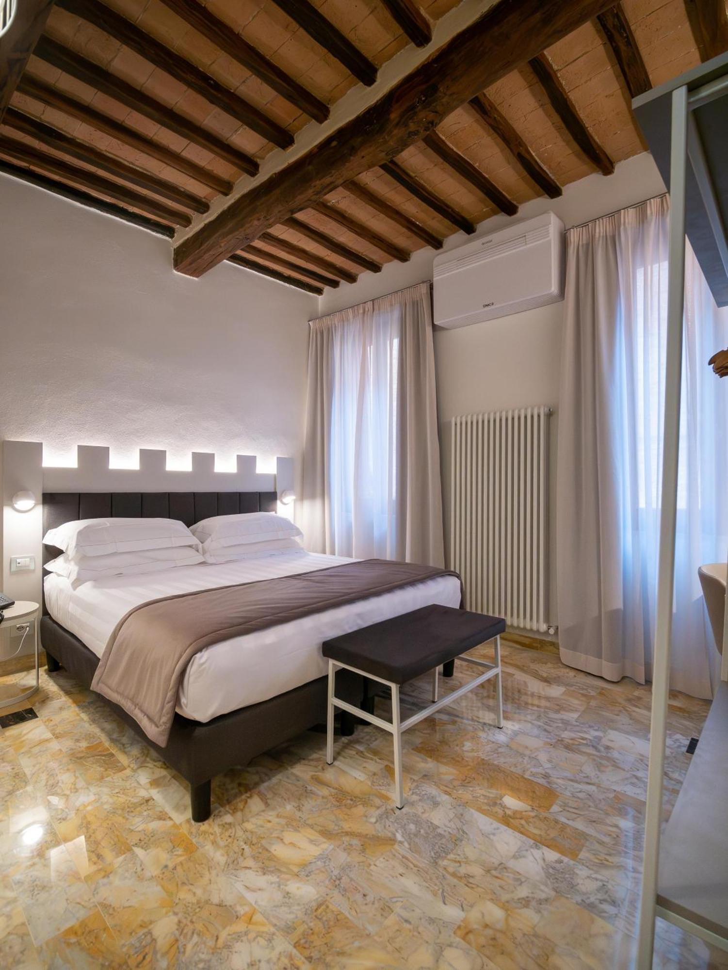 Torre Del Fuggisole Hotel Siena Exterior photo