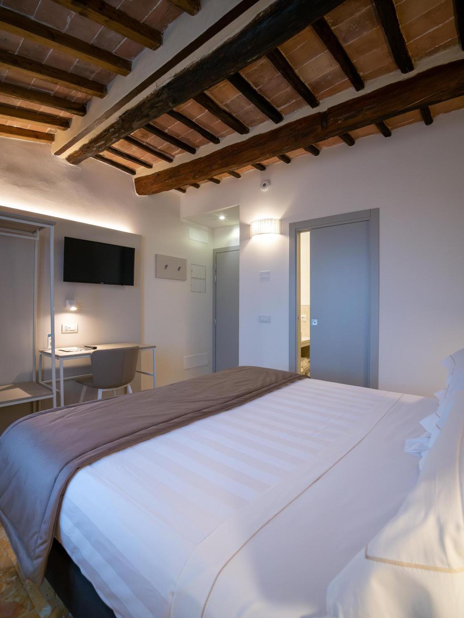 Torre Del Fuggisole Hotel Siena Exterior photo